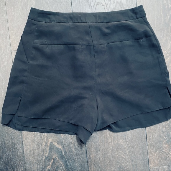 H&M Sheer Lightweight Layered Shorts - Picture 4 of 5